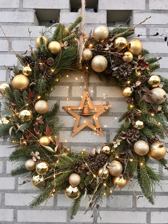 Golden Pinecone Star Wreath