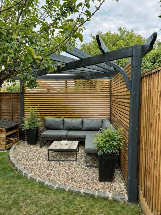 Modern Pergola Privacy Lounge