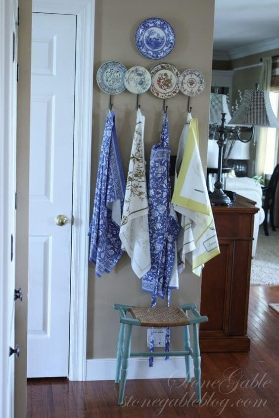 Charming Vintage Plate Towel Rack Display