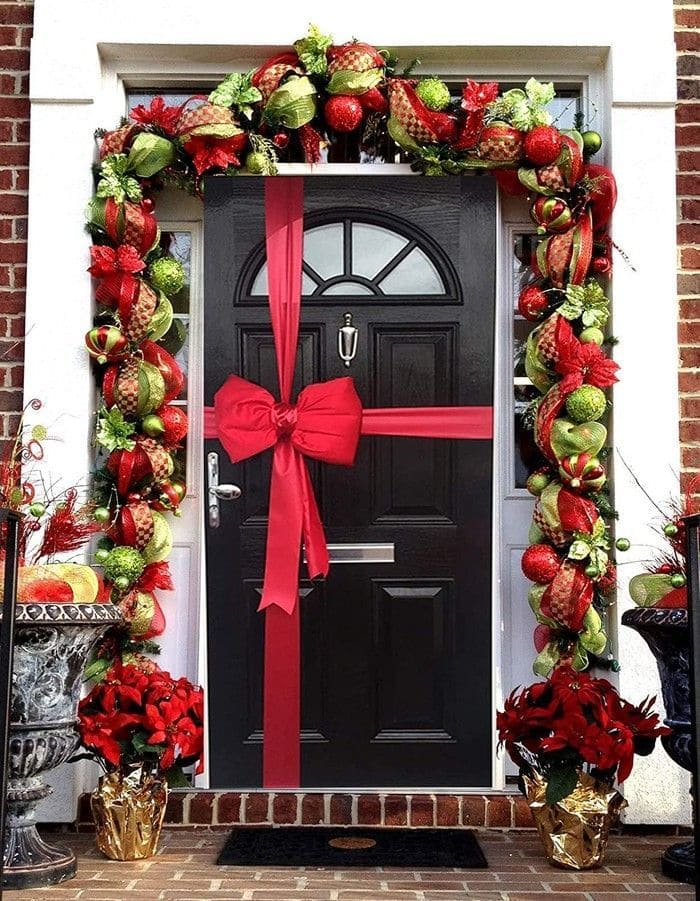 Christmas Door Garland Extravaganza