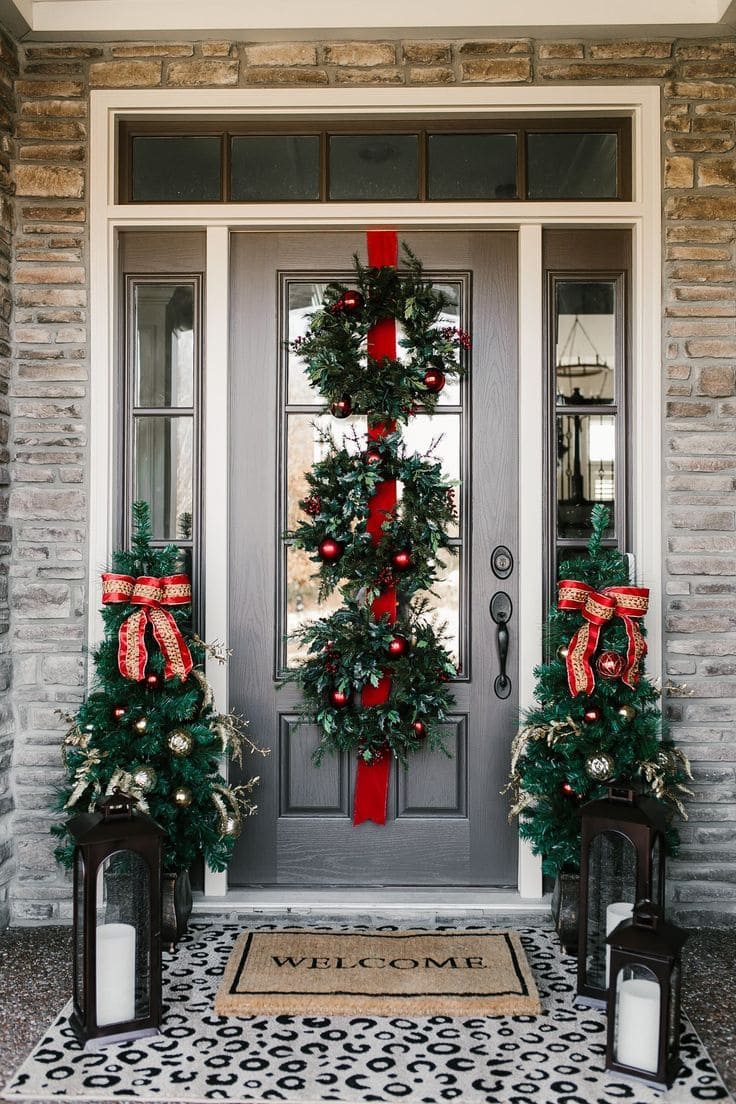 Elegant Vertical Wreath Christmas Design