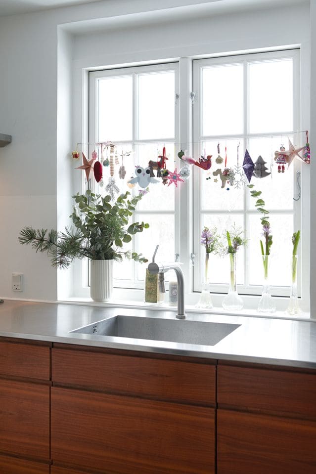 Holiday Window Sill Decorations