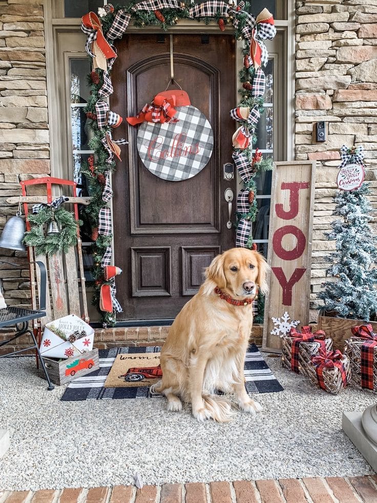 Plaid-Adorned Christmas Doorway Charm