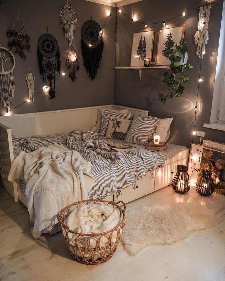 Cozy Dreamcatcher-Themed Boho Teen Bedroom