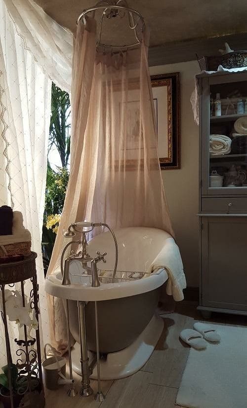 Romantic Freestanding Bathtub