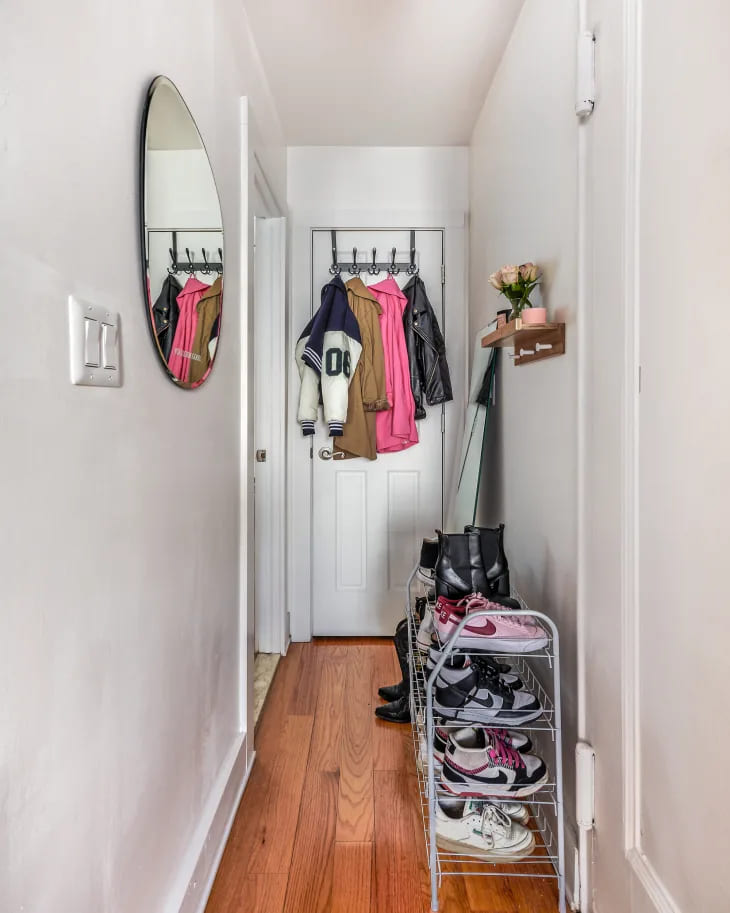 Compact Organized Entryway Charm