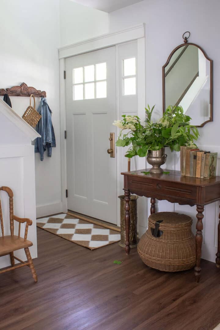 Elegant Vintage Entryway Oasis