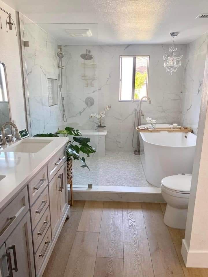 Glamorous Marble Tiny Bath Retreat