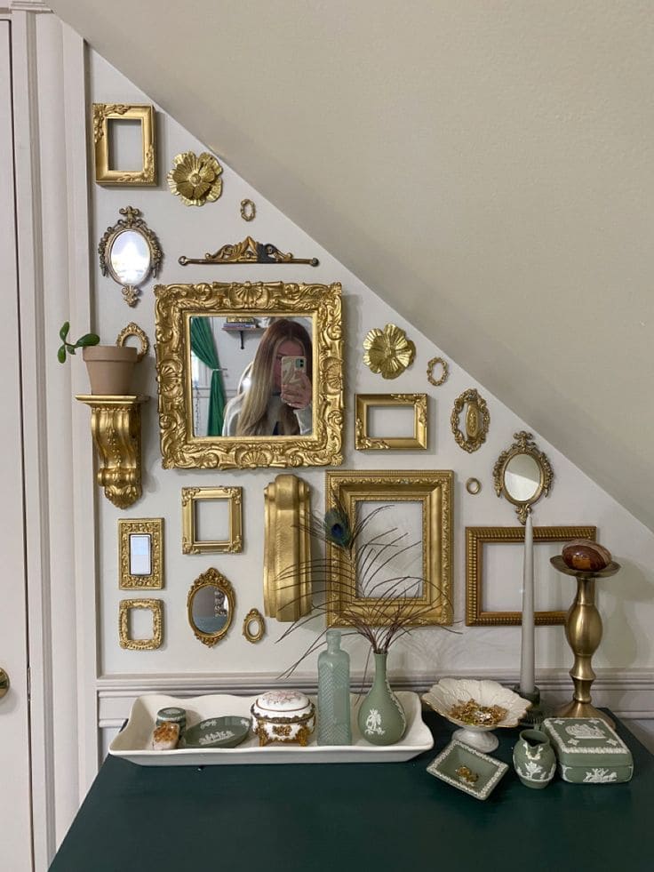 Luxurious Golden Gallery Wall Display