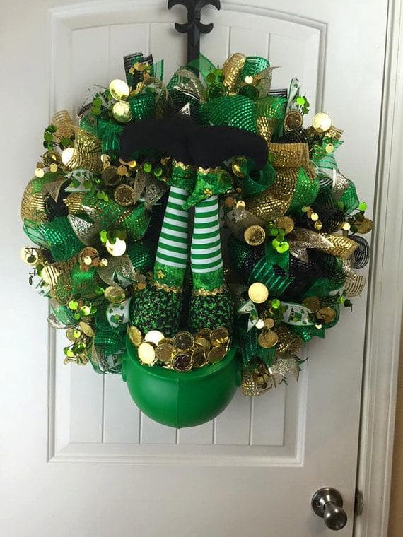 Radiant DIY St. Patricks Day Wreath with Pot of Gold