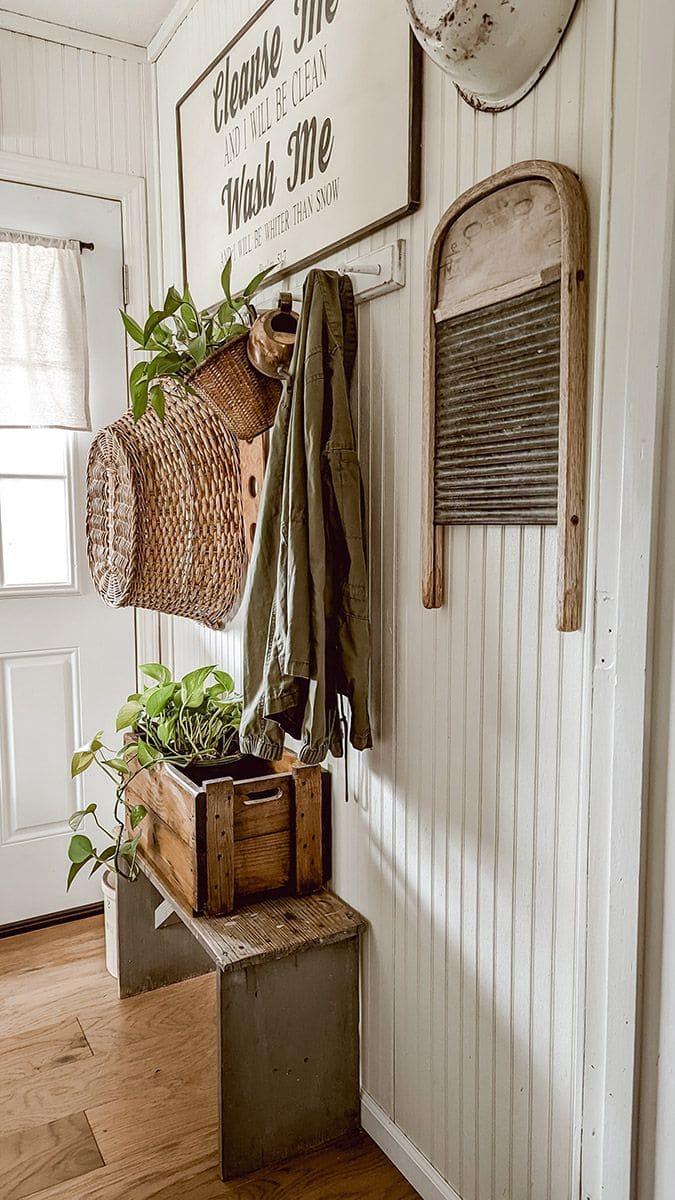 Simple Elegant Farmhouse Entryway Charm