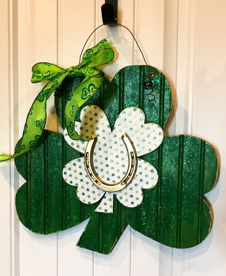 Sparkling DIY St. Patricks Day Wreath with Horseshoe