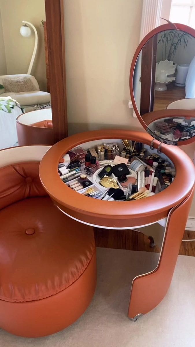 Retro Vanity with Built-In Makeup Storage