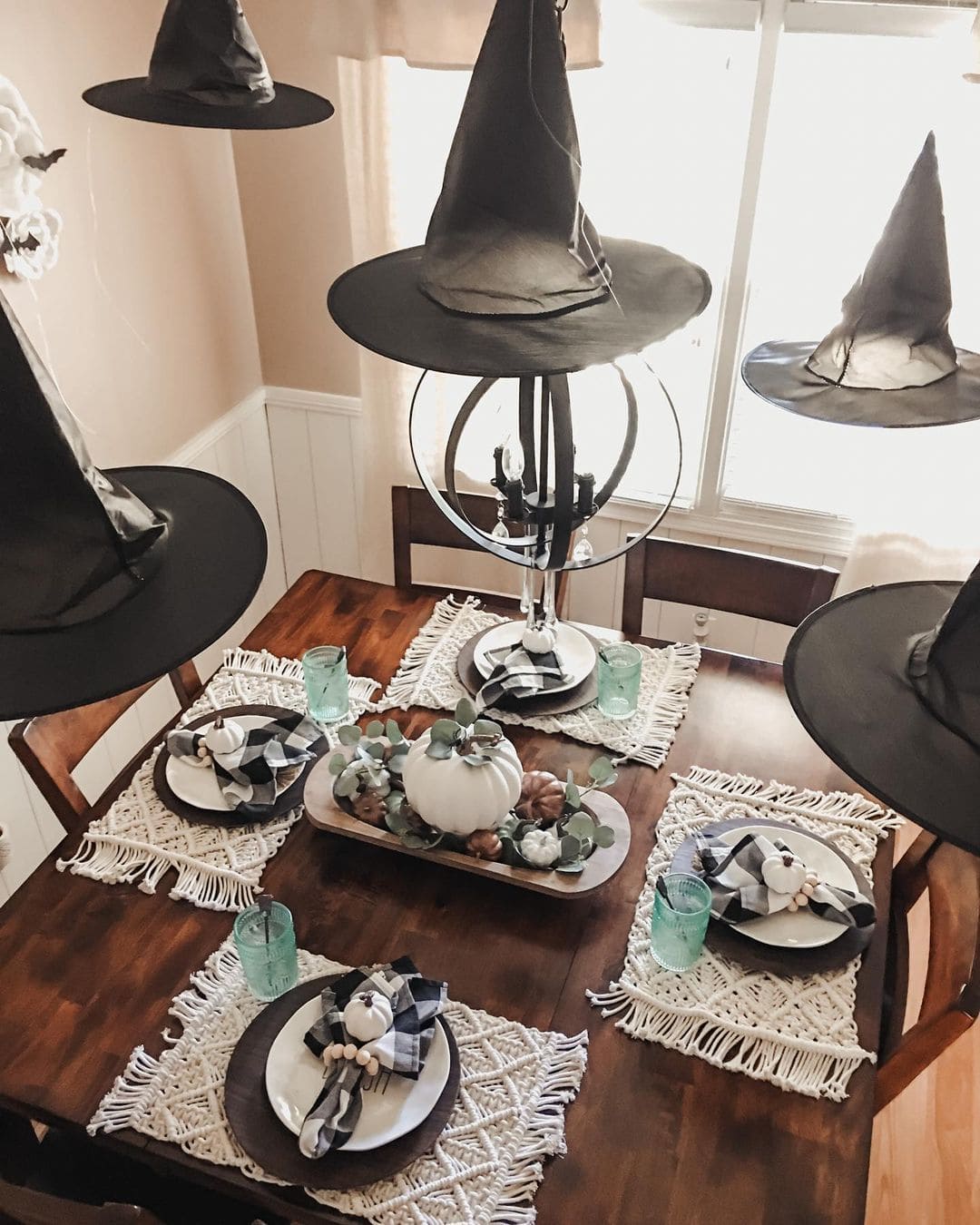Bewitching Dining Table Charm