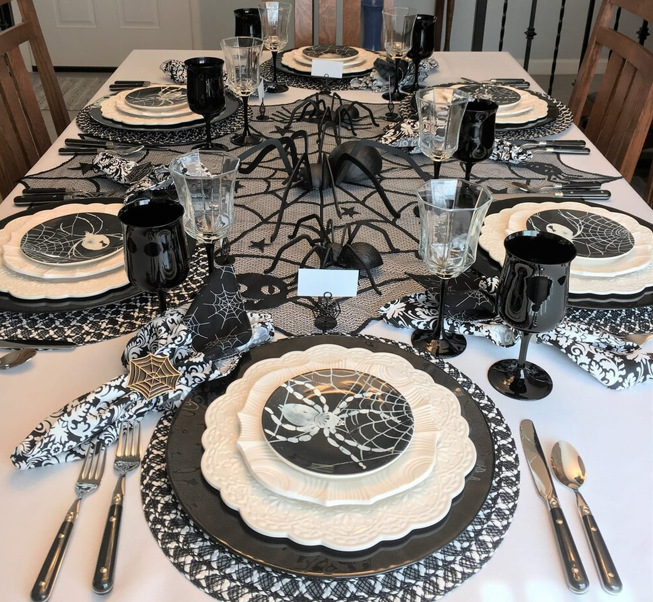 Chic Spiderweb Halloween Table Decor
