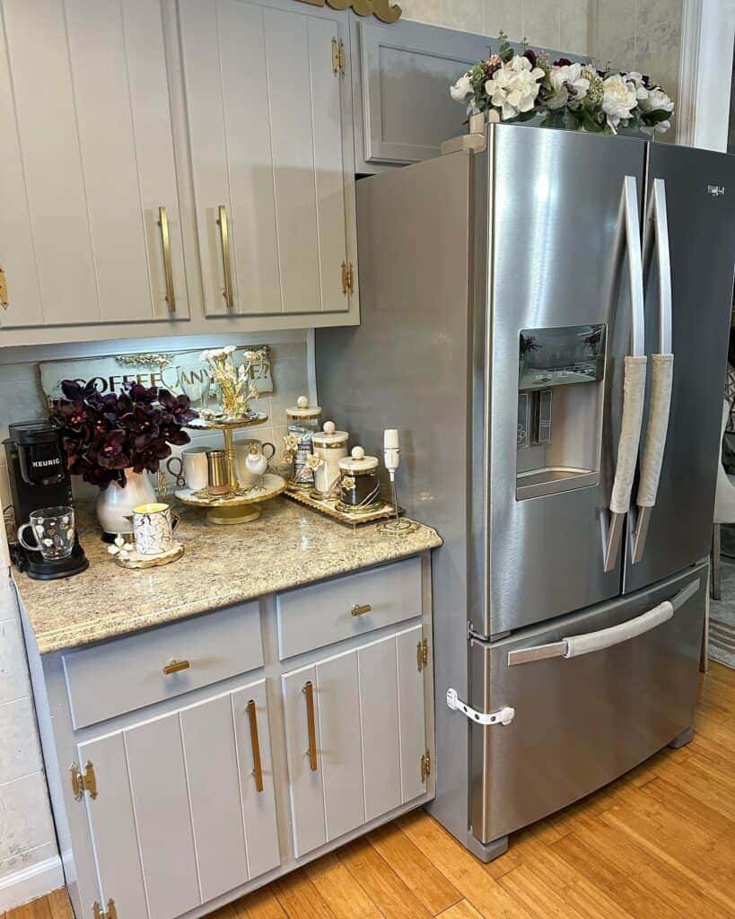 Elegant Floral Fridge Top Accent