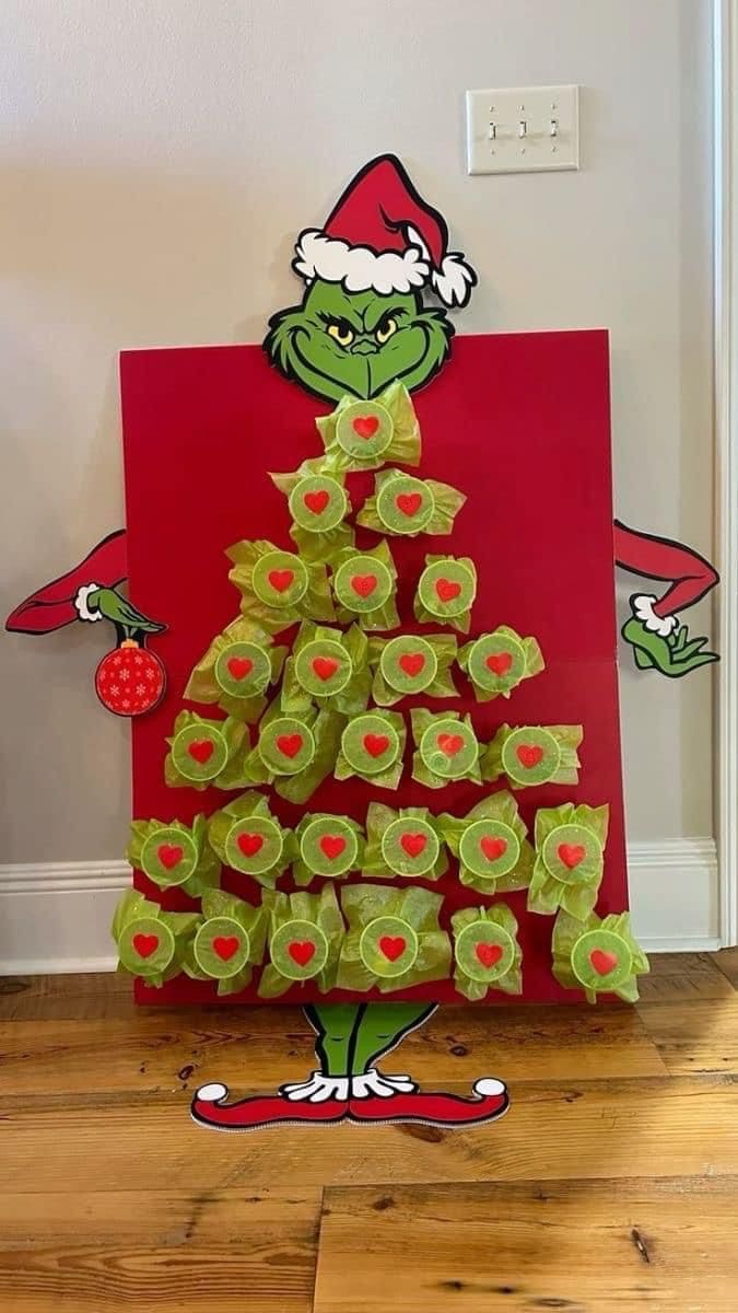 Grinch-Inspired Christmas Countdown Wall
