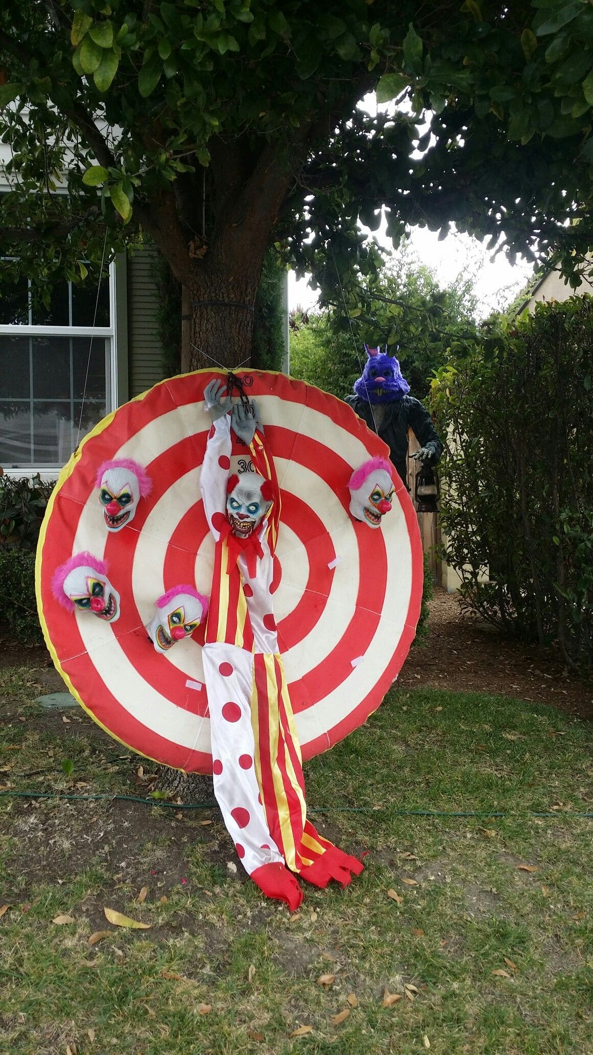Halloween Clown Target Wheel Decor