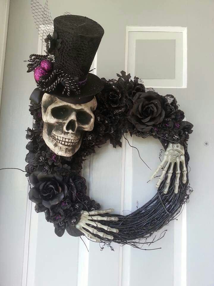 Skeleton Gentleman Gothic Halloween Wreath