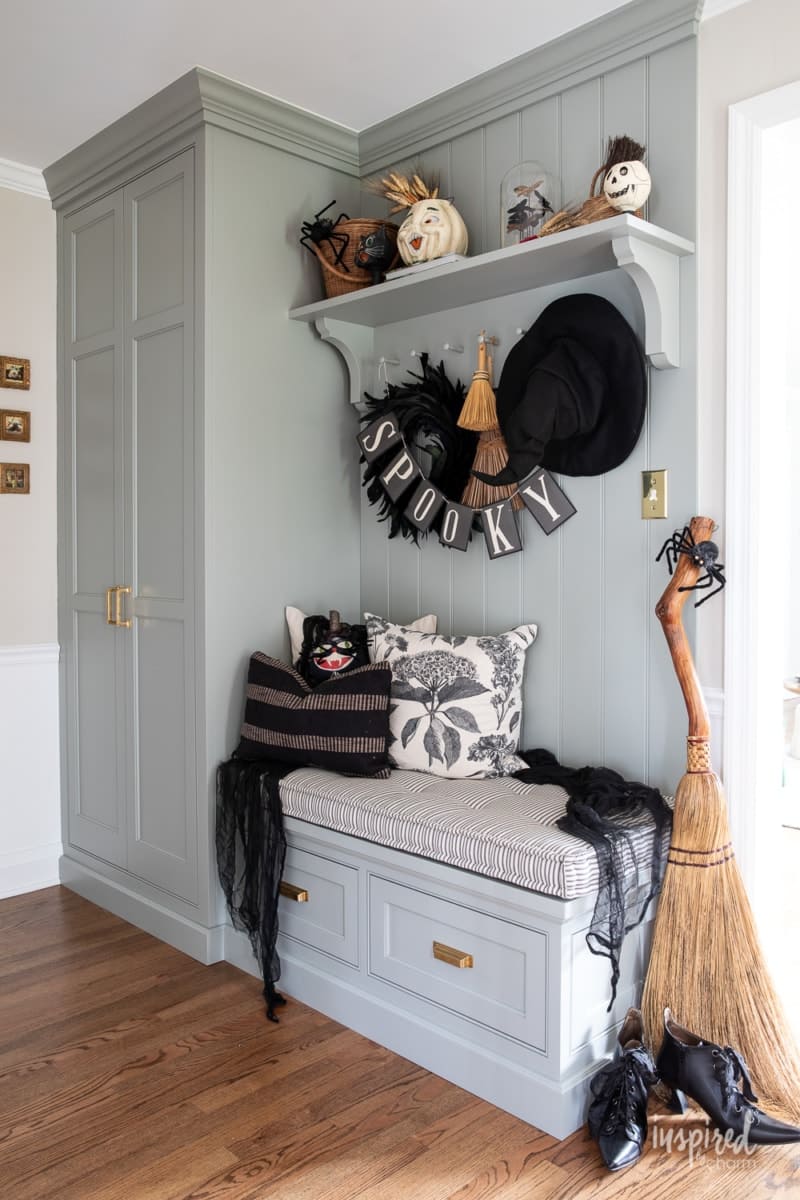 Spooky Witchy Entry Nook