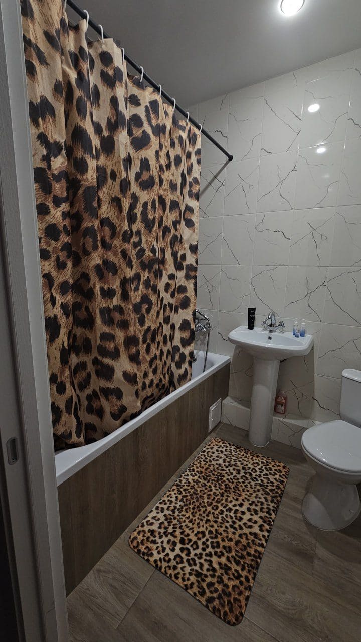 Leopard Print Bathroom Set