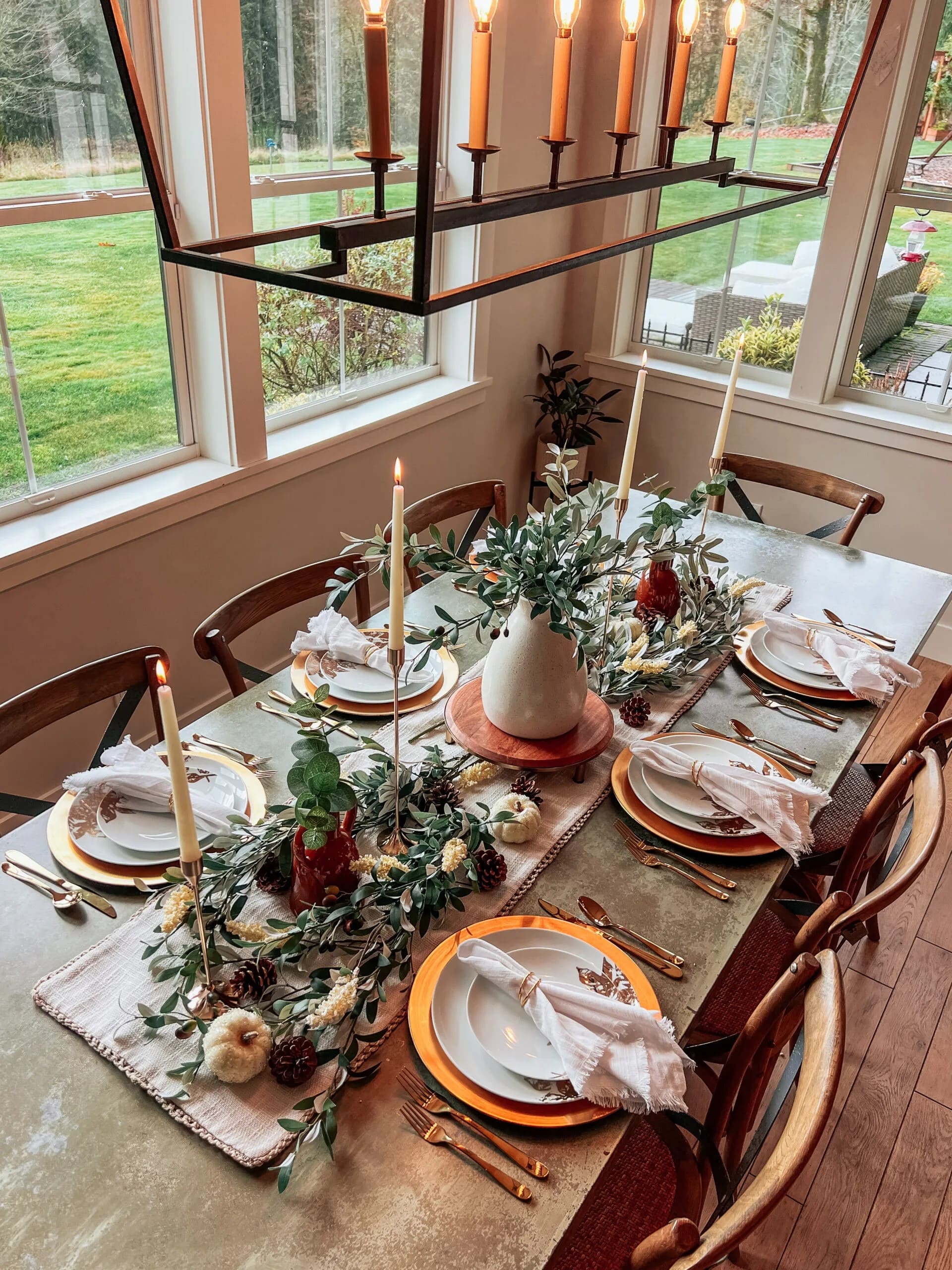 Thanksgiving Table with Natural Greenery Elegance