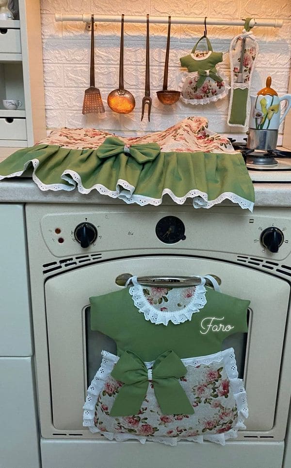 Cottage Dress-Inspired Oven Curtain Set