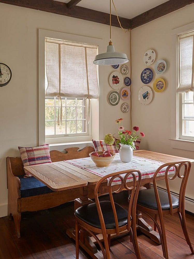 Country Cottage Dining Charm