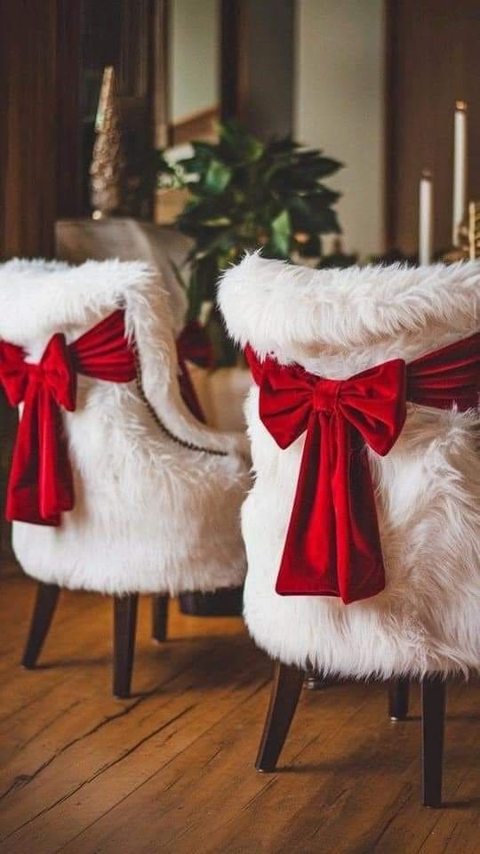 Cozy Santa-Inspired Fur Chairs