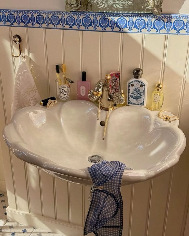 Elegant Shell-Inspired Vintage Sink