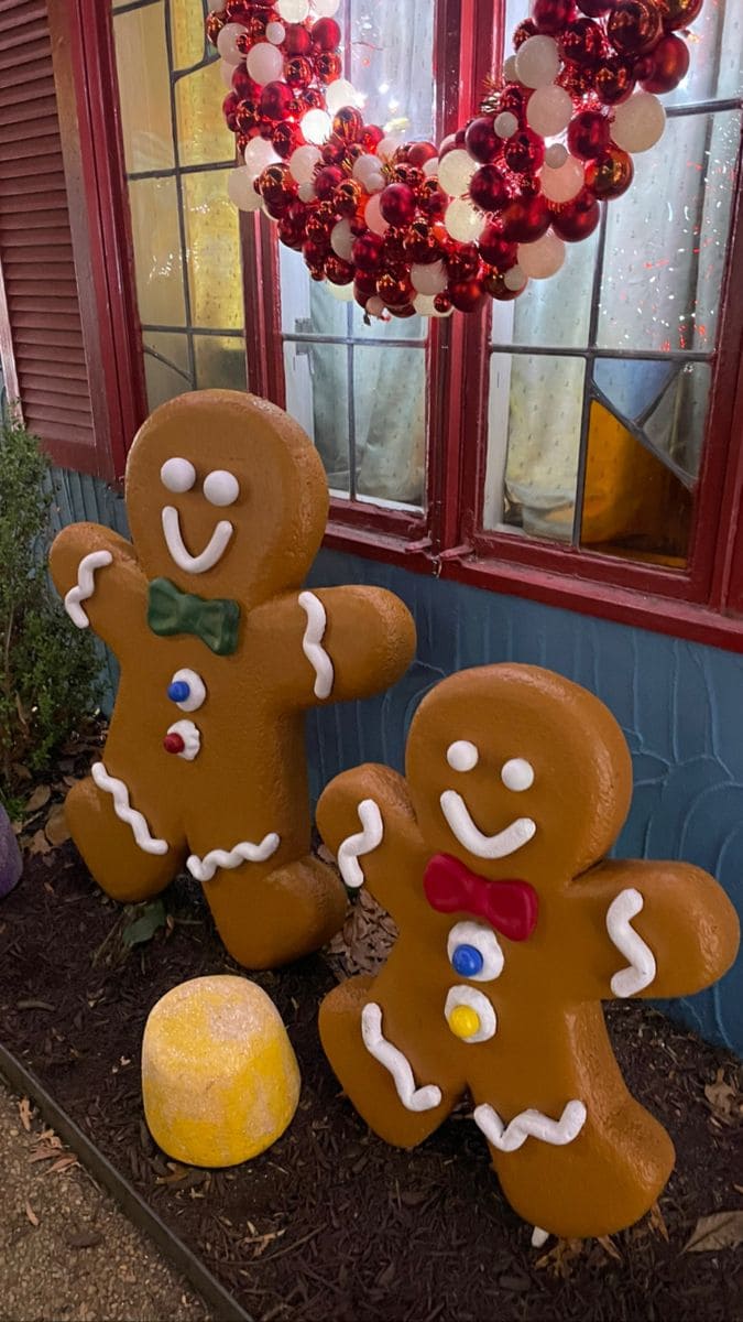Gingerbread Couple Porch Display