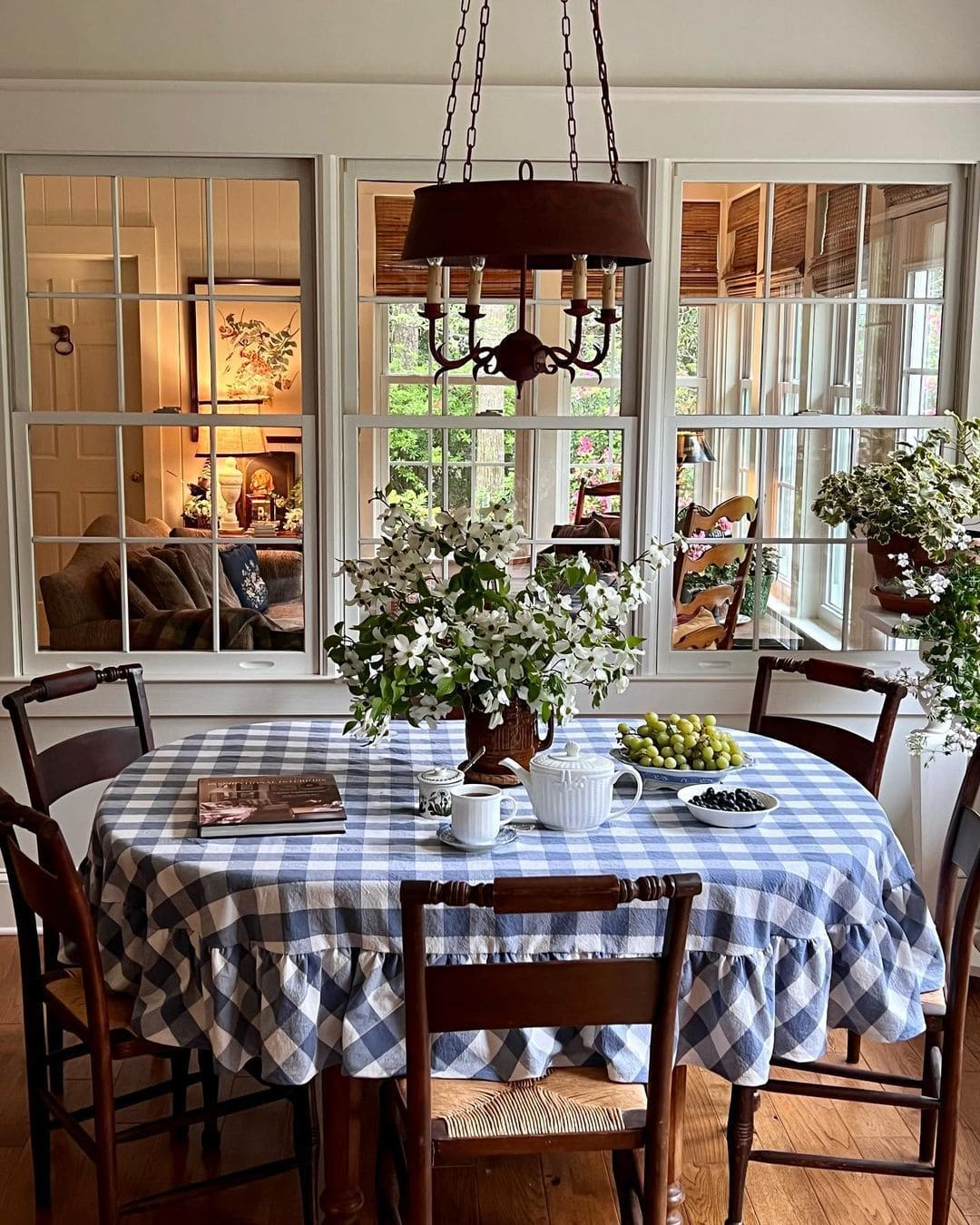 Gingham Cottage Dining Charm