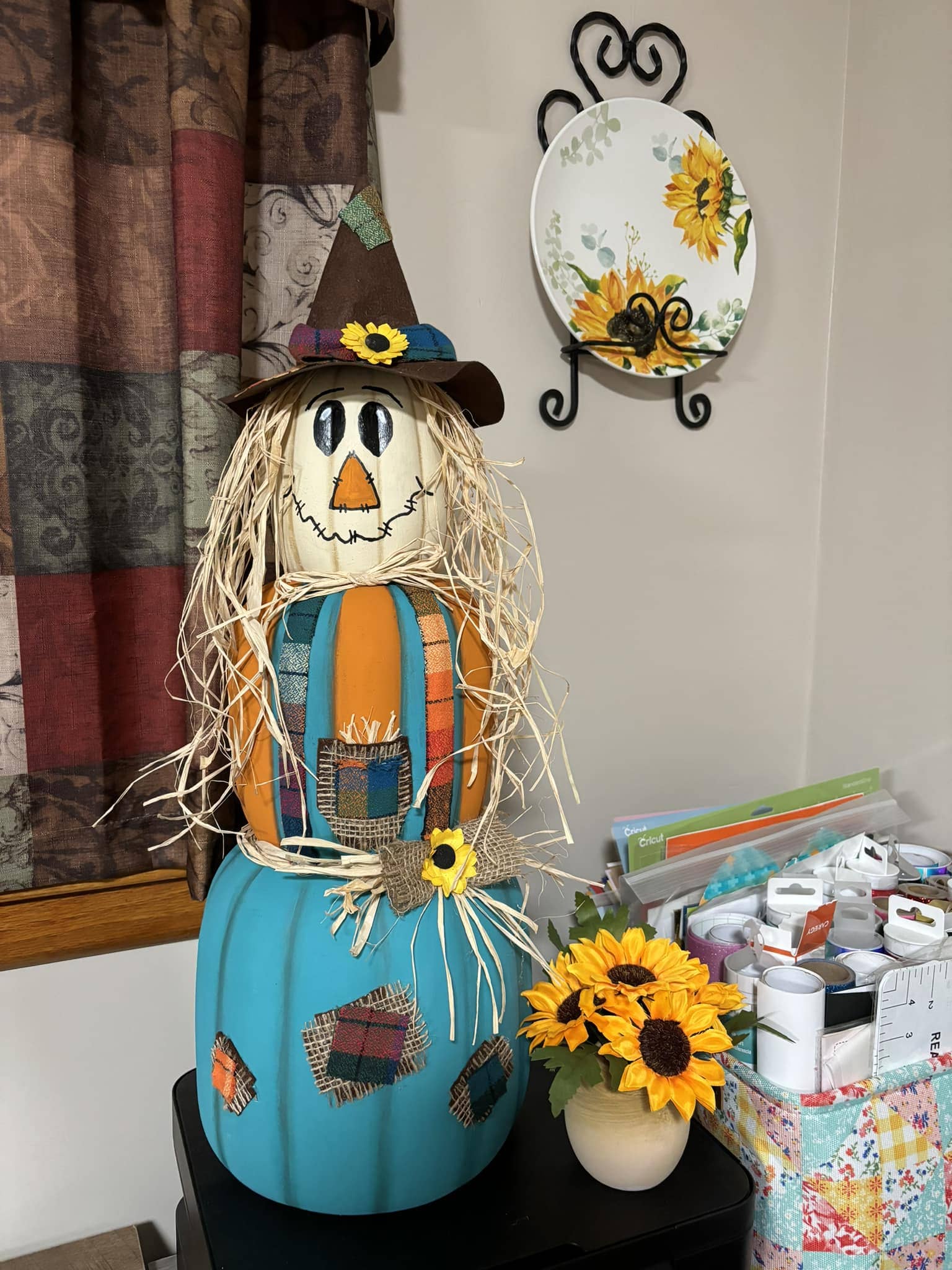 Harvest Scarecrow Pumpkin Stack