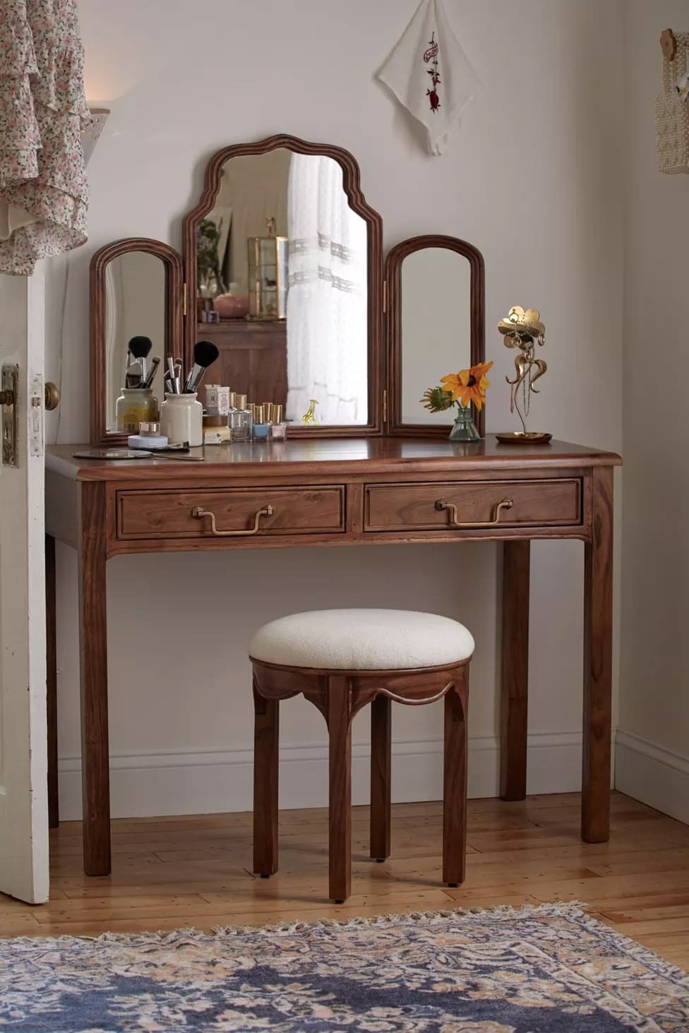 Minimalist Wooden Vintage Vanity