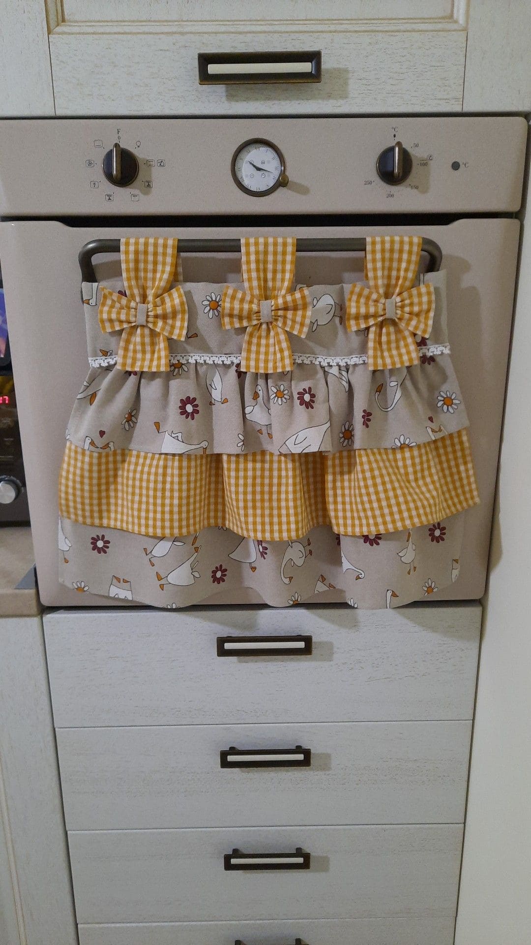 Sunny Farmhouse Oven Curtain