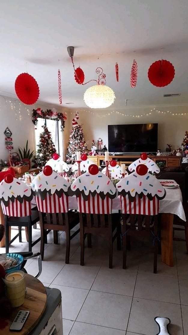 Sweet Holiday Cupcake Chairs