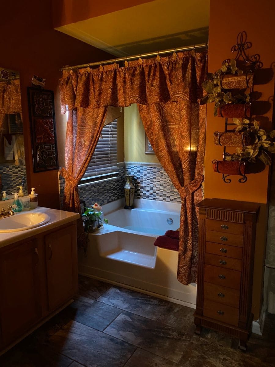 Warm Amber Bath Sanctuary