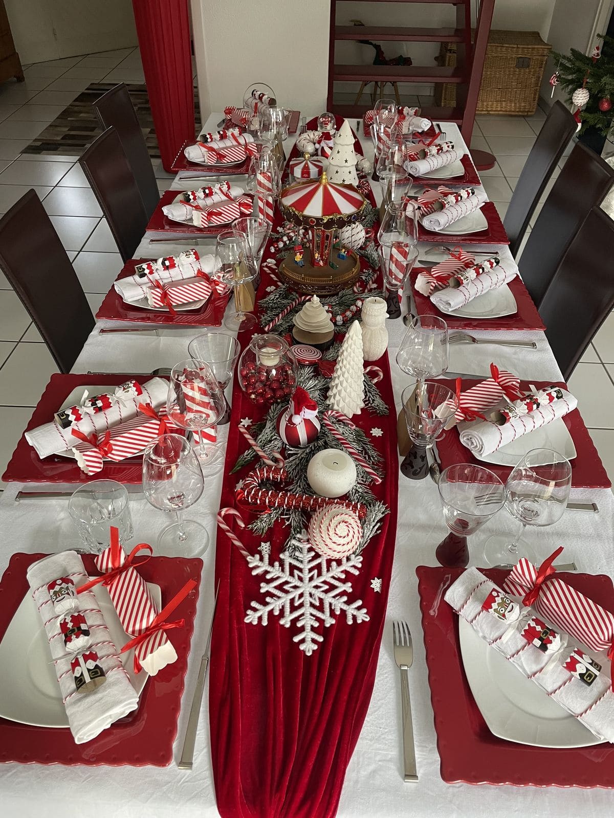 Candy Cane Christmas Table Setting