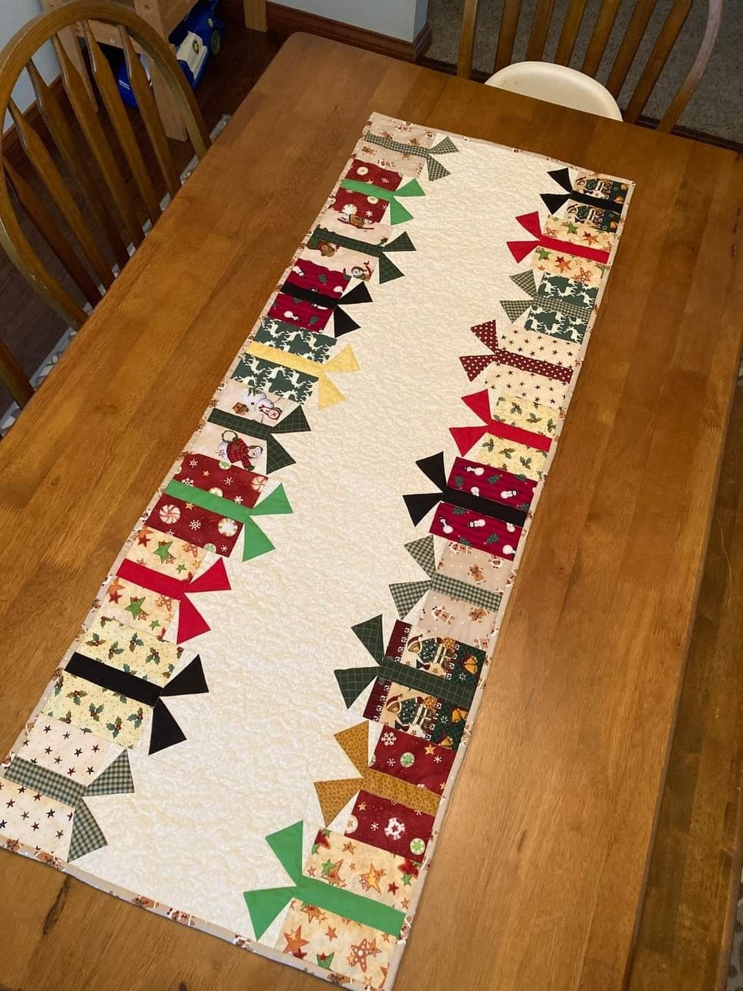 Quilted Bow Patchwork Table Runner