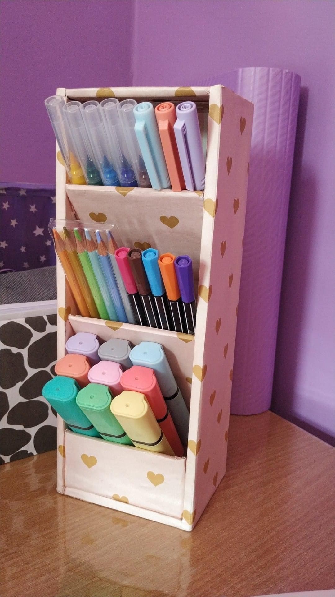 Tiered Heart-Print Marker Station
